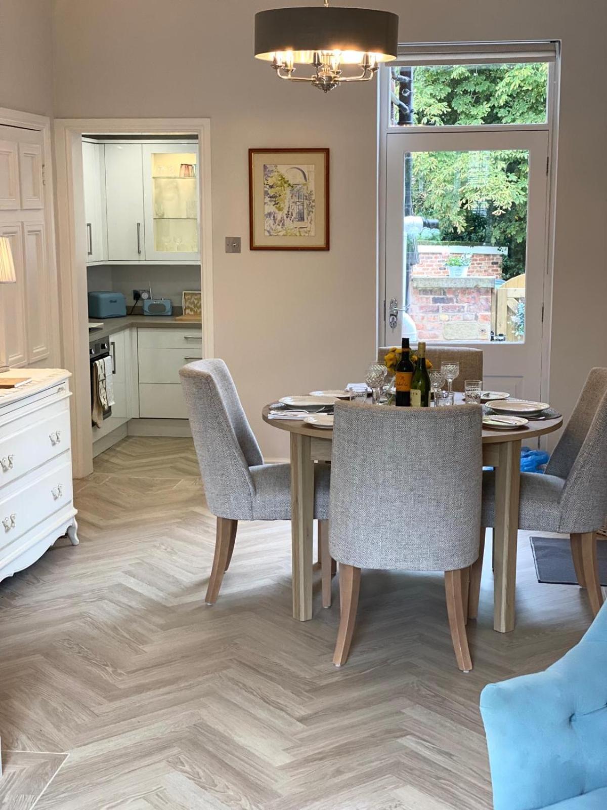 Elegant Luxurious Refurbished Meticulous *