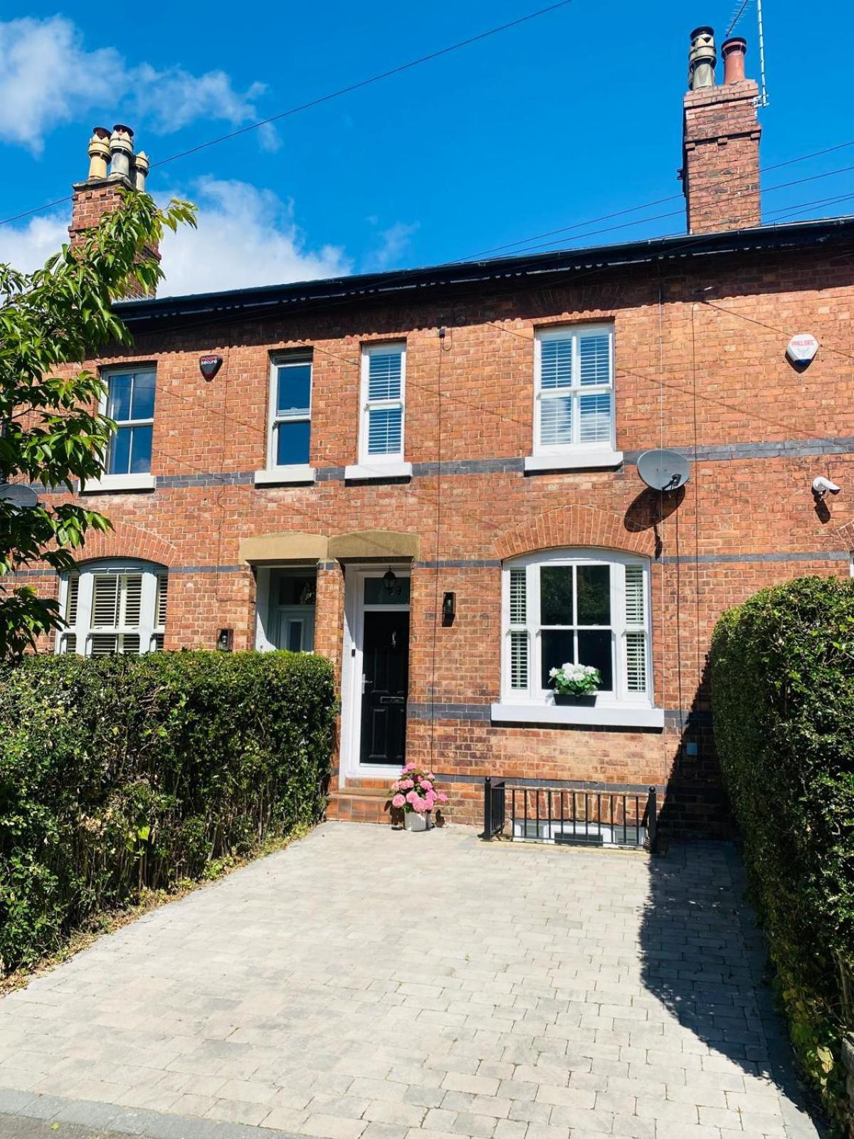 Holiday home Elegant Luxurious Refurbished Meticulous Alderley Edge