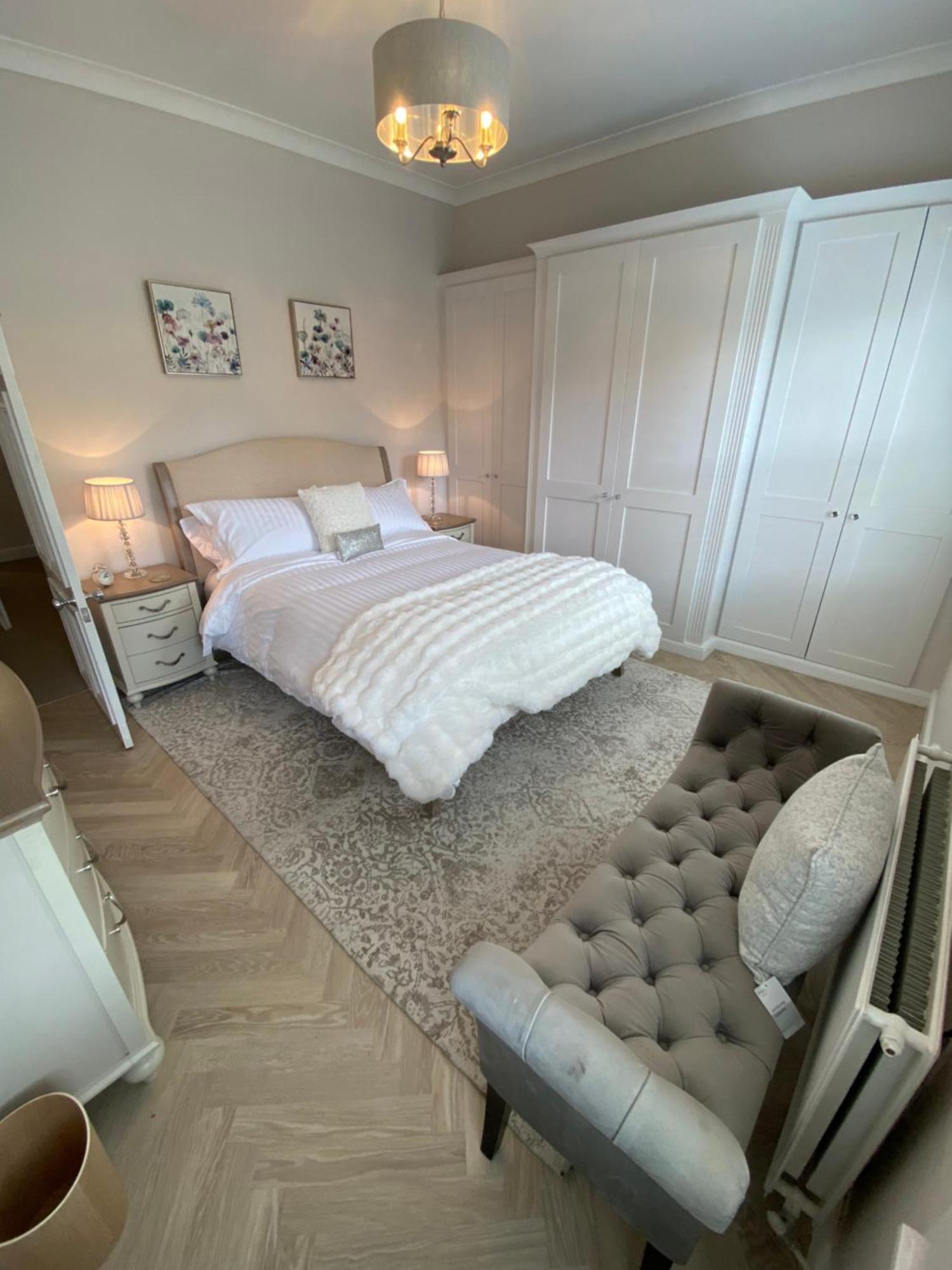Elegant Luxurious Refurbished Meticulous *